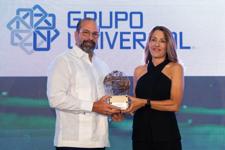  Francisco Izquierdo y Encarna Piñero-Grupo Universal.