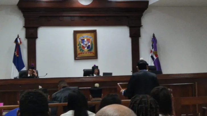 Niegan empresa fingiera operaciones para favorecer a Fernando Rosa