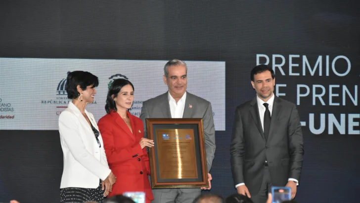 Alicia Ortega, galardonada con el Premio a la Libertad de Prensa Periodista RD-Unesco 2025