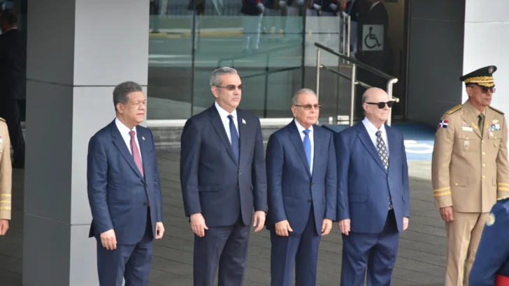 Inicia reunión entre Abinader y expresidentes sobre crisis haitiana