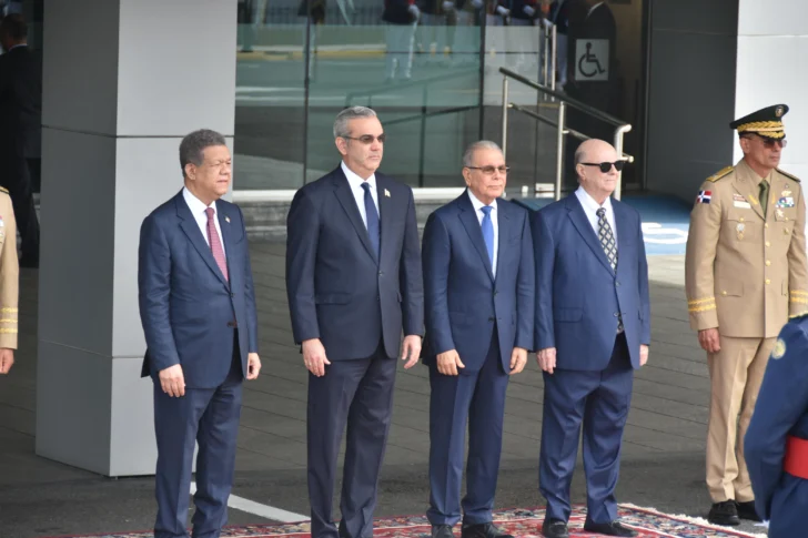 Inicia reunión entre Abinader y expresidentes sobre crisis haitiana
