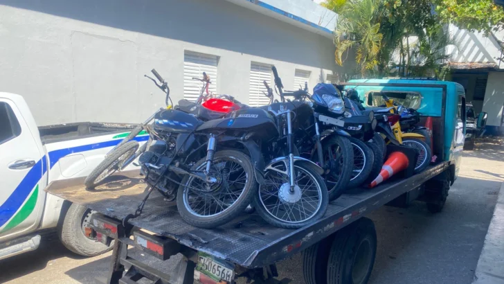 Policía retiene 12 motocicletas y detiene a seis personas por carreras clandestinas Policía retiene 12 motocicletas y detiene a seis personas por carreras clandestinas