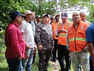 Policía Nacional clausura ríos y balnearios en Monseñor Nouel ante alerta roja por vaguada