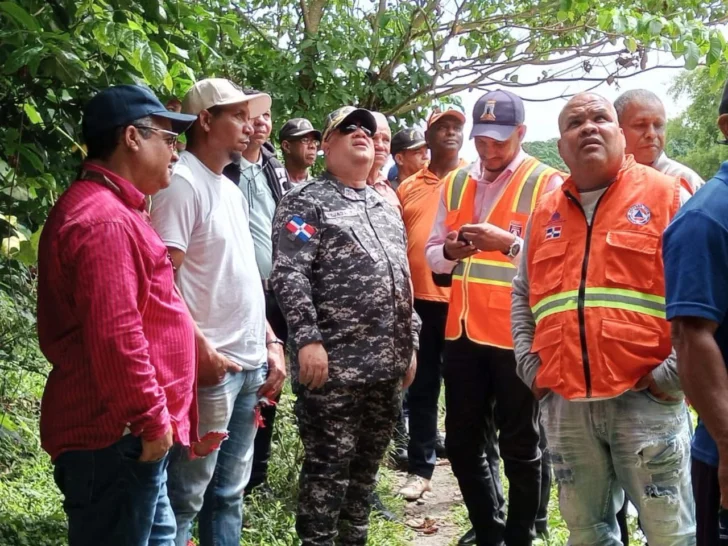 Policía Nacional clausura ríos y balnearios en Monseñor Nouel ante alerta roja por vaguada