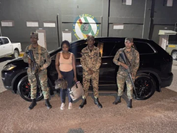 Ejército apresa un teniente y un cabo por presunto tráfico de migrantes haitianos Ejército apresa un teniente y un cabo por presunto tráfico de migrantes haitianos