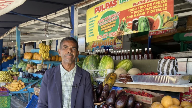 Miguel Ángel, el hombre detrás del puesto de frutas Miguel Ángel, el hombre detrás del puesto de frutas