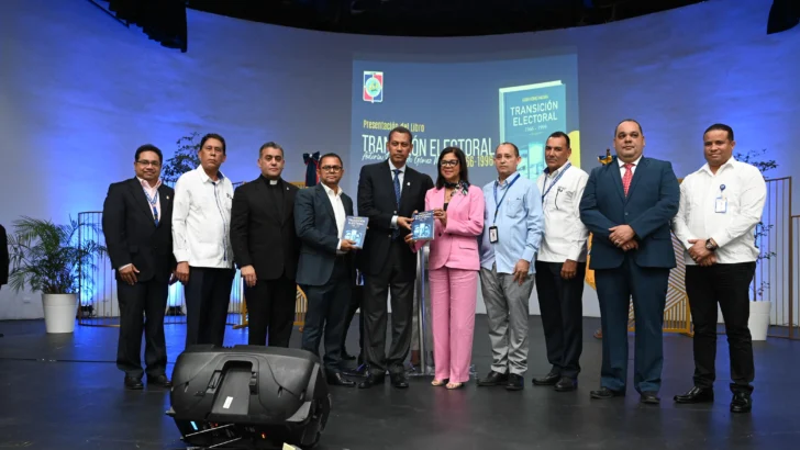 Guido Gómez Mazara presenta en San Francisco de Macorís su libro 