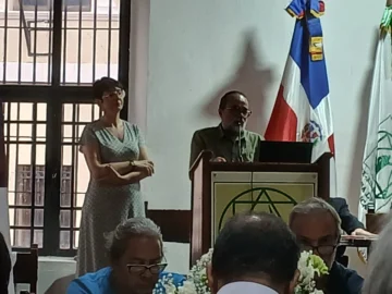 Linares y Ana Cuevas como co-presidentes.