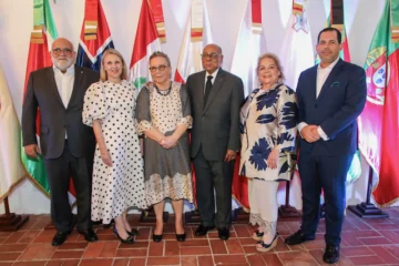  Jose Ramon Brea Gonzalez, Clara Reid, Miriam German, Milton Ray Guevara, Rayza Rodriguez y Jose Manuel Romero