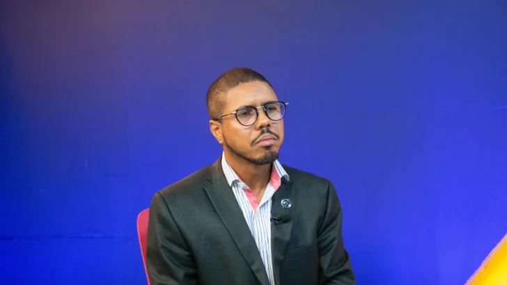 Traicionan a la patria quienes desalientan a los jóvenes para que no estudien ni lean libros, proclama poeta Juan Hernández Inirio, secretario UNESCO en RD