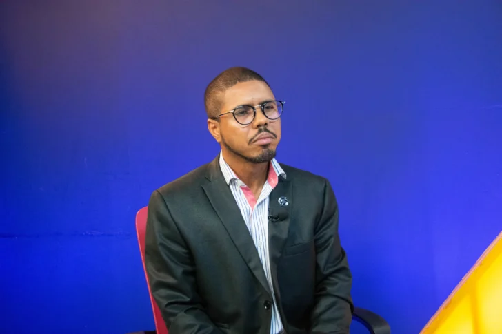 Traicionan a la patria quienes desalientan a los jóvenes para que no estudien ni lean libros, proclama poeta Juan Hernández Inirio, secretario UNESCO en RD