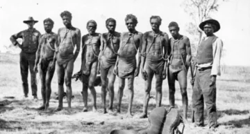  La opresión británica de los aborígenes australianos, gentilicio de Australia impuesto por los colonizadores.