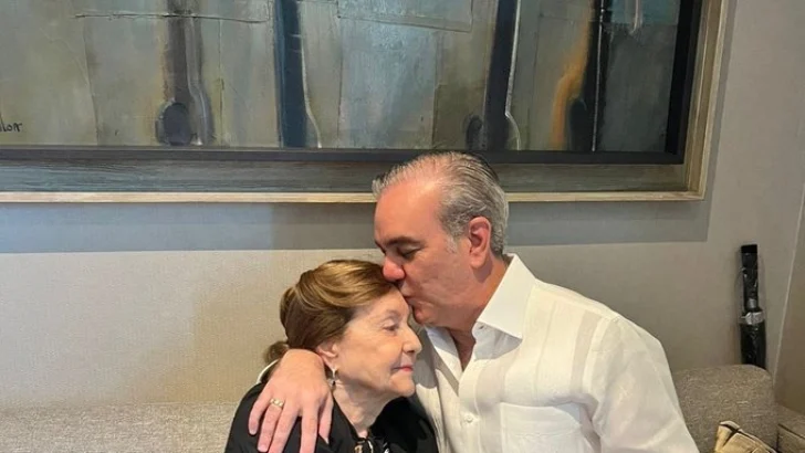 Luis Abinader felicita a su madre y a las madres dominicanas en su día Luis Abinader felicita a su madre y a las madres dominicanas en su día