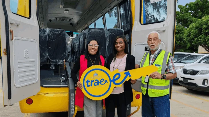 Minerd incorpora autobuses adaptados para estudiantes con discapacidad en Santiago