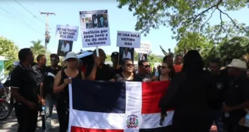 Marchan en distrito Estero Hondo por control migratorio y aclarar muertes
