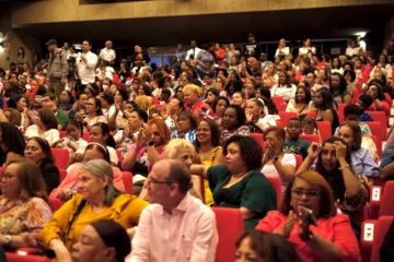 Más de 800 madres dominicanas celebran su día en Madrid con música, premios y reconocimientos