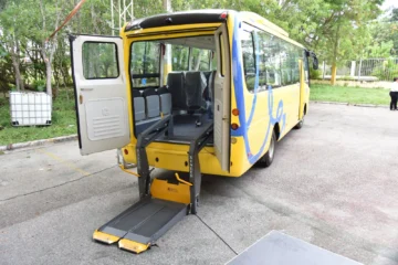 Minerd completa entrega 50 autobuses escolares adaptados para estudiantes con discapacidad