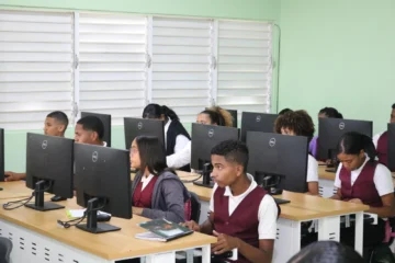 Minerd entrega ocho talleres-laboratorios a politécnicos de San Juan y Elías Piña
