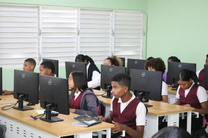 Minerd entrega ocho talleres-laboratorios a politécnicos de San Juan y Elías Piña