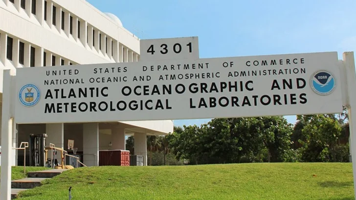 Piden impedir recortes presupuestarios de Trump a la NOAA ante temporada de huracanes Piden impedir recortes presupuestarios de Trump a la NOAA ante temporada de huracanes