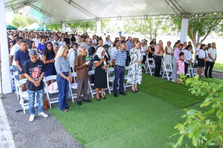 También en cementerios se rindió homenaje a las madres
