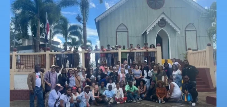  Participantes en el viaje a Samaná junto a los feligreses de la chorcha.