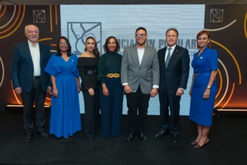  Pedro Esteva, Sharlyn Rodríguez, Mildred del Orbe, Mildred Minaya, Michael Eusebio, Gustavo Ariza, Tania Guenen.