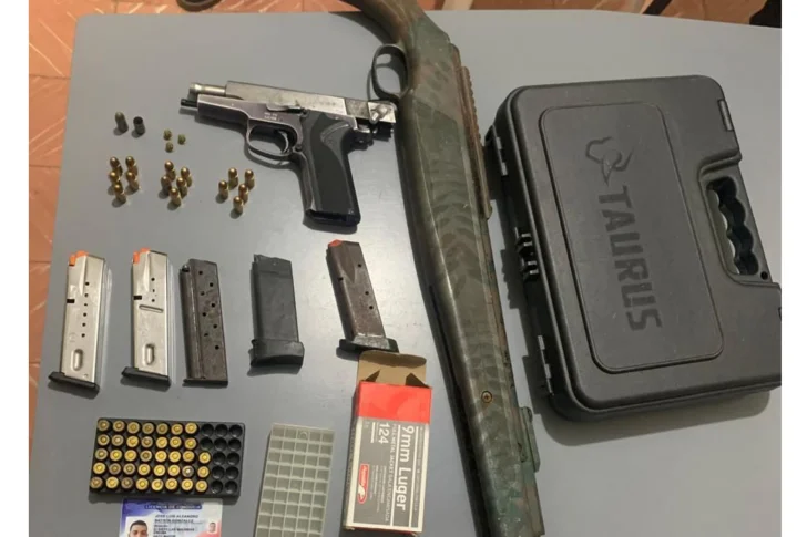Policía Nacional decomisa dos pistolas Glock a implicado en tiroteo en SPM
