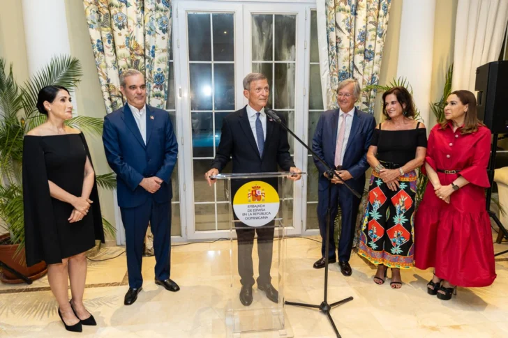 Abinader asiste a despedida del embajador de España en RD