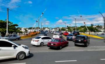 Puente Flotante será cerrado por dos horas este domingo debido al paso de embarcaciones
