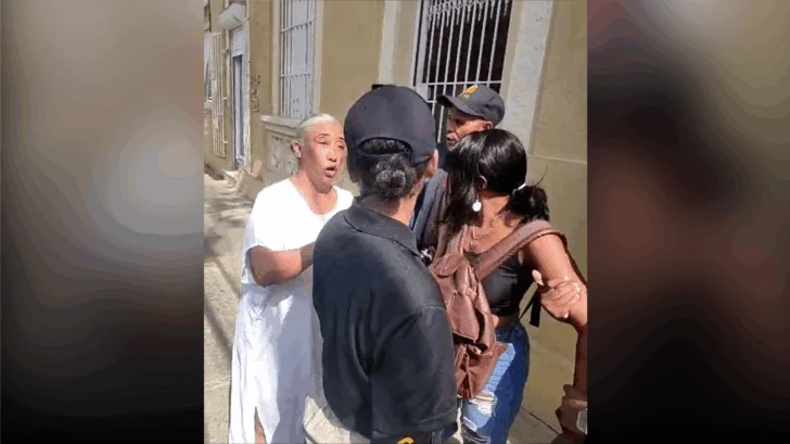 'Llévenme a mí también': Guadalupe Valdez confronta a Migración por detención de joven sin papeles