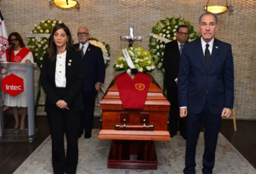  Rectores miembros de la ADRU, junto al ministro Franklin García Fermín, rindieron honores al fenecido rector del INTEC