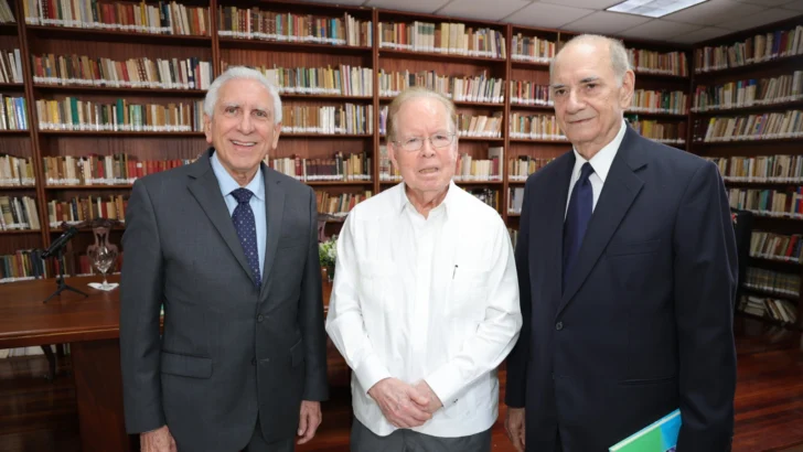Rolando Espinal lanza libro sobre emprendimiento dominicano en la Fundación Corripio Rolando Espinal lanza libro sobre emprendimiento dominicano en la Fundación Corripio
