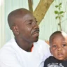Ronald está destrozado por la muerte de su esposa Lourdia, pero no culpa al pueblo dominicano