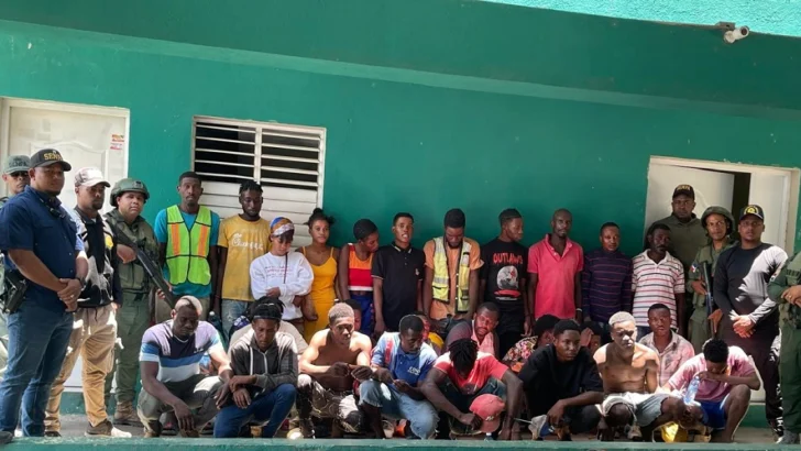 Intervienen y detienen a haitianos en área protegida Salto de la Tinaja Intervienen y detienen a haitianos en área protegida Salto de la Tinaja