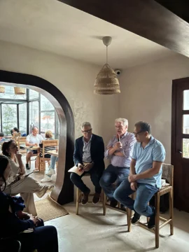  Sentados, a la derecha, Plinio Chahín, Daniel Balderston y Basilio Belliard.