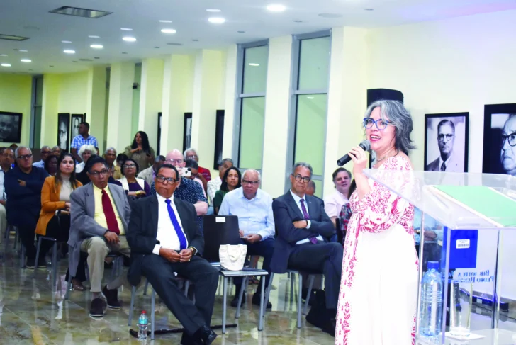 Peralta Romero: Nada relacionado a la cultura hispanoamericana escapa a la atención de Henríquez Ureña