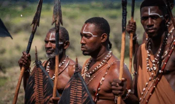  La recreación del ambiente de Kenya, el vestuario y la escenografía es el mejor aporte de Sanky Panky 4.