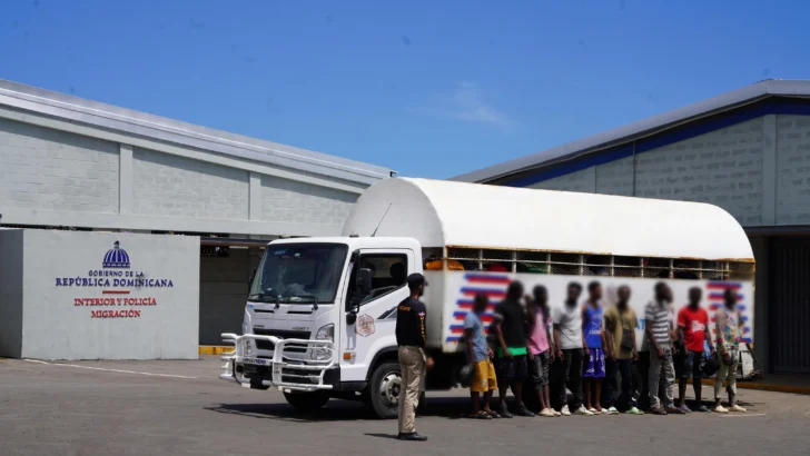 El martes Migración detuvo a 1,243 indocumentados y deportó a otros 1,082