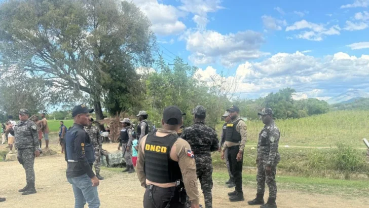 Agentes de la DNCD son atacados a tiros durante operativo en Baní
