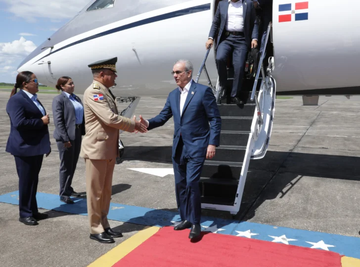 Abinader retorna al país tras reunión bilateral con Marco Rubio en Washington