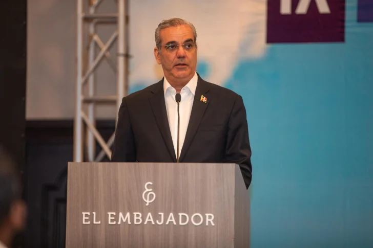Abinader llama a la unidad nacional y a la oración