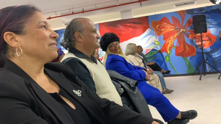  Parte del público que asistió a la conferencia panel Literatura dominicana: antes, ahora y después, coordinada por María de los Ángeles Méndez.