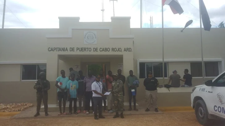 Armada apresa 56 haitianos indocumentados