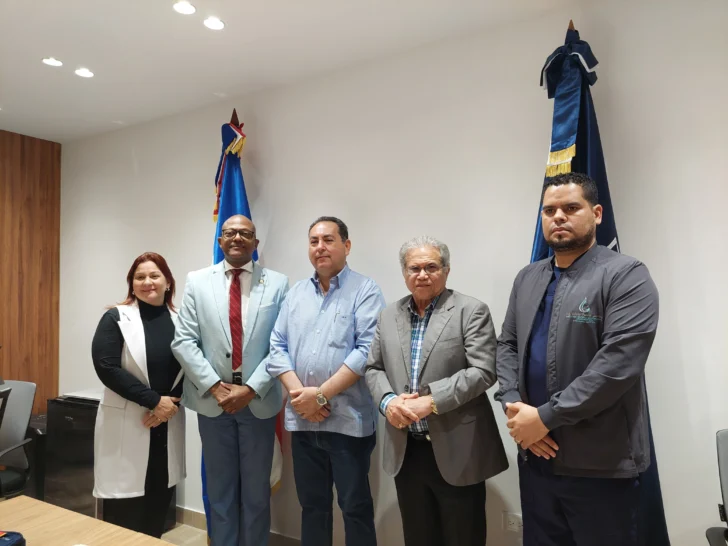 SNS y CMD se reúnen para abordar temas que afecta a los médicos