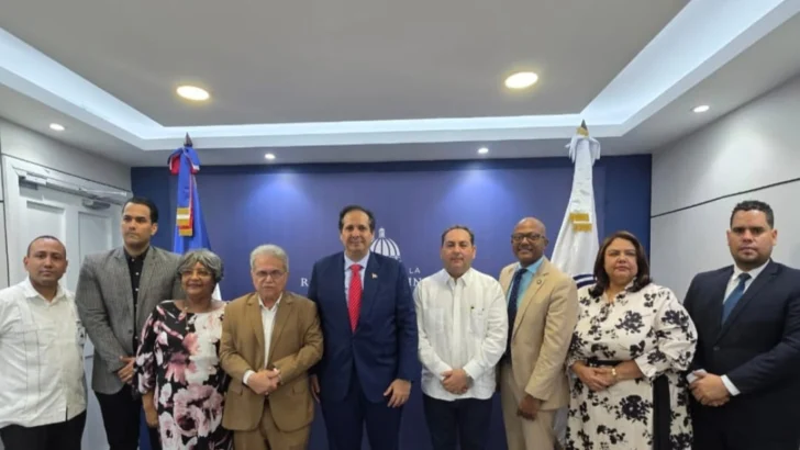 CMD suspende marcha tras acuerdos con el ministro de Salud y el director del SNS CMD suspende marcha tras acuerdos con el ministro de Salud y el director del SNS