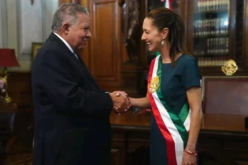 Juan Bolívar Díaz presenta sus cartas credenciales a la presidenta de México