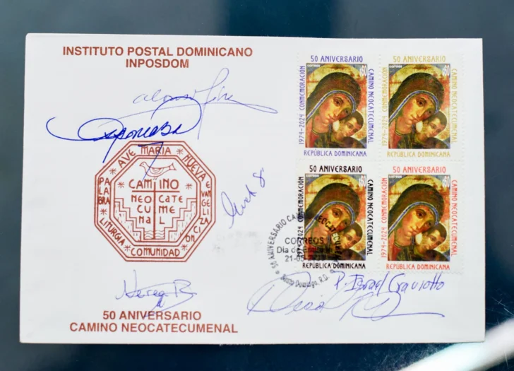 Conmemoran 50 años del Camino Neocatecumenal con sello postal especial