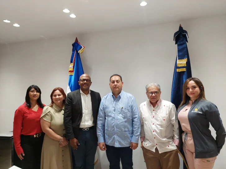 CMD y SNS llegan acuerdo frente a la problemática de los médicos del Centro de Gastroenterología