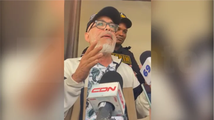 Ángel Martínez enfrentará proceso por difamación bajo medidas cautelares